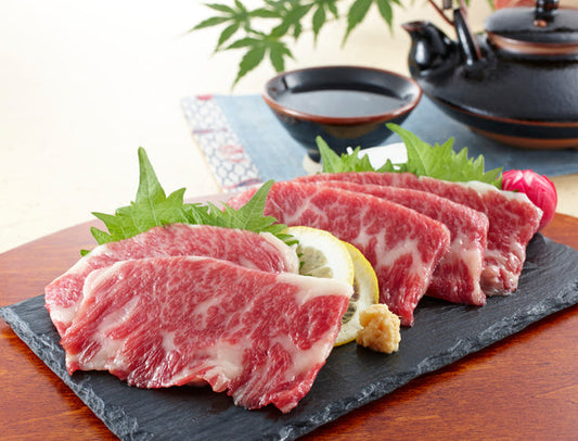 馬刺しの美しい盛り付け