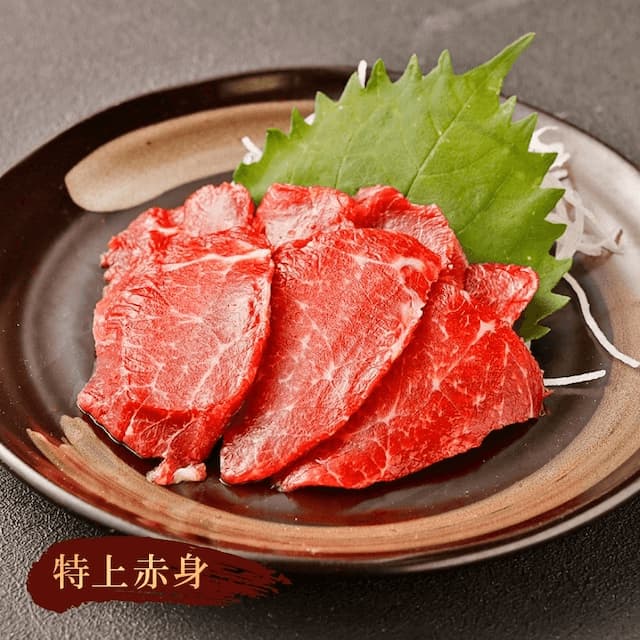 熊本馬刺し　特選赤身Bセット 400ｇ　セットのうち特上赤身をお皿に盛り付け
